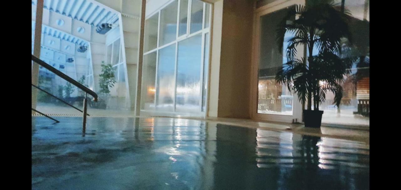 ホテル Plaisir プロイェシュティ エクステリア 写真